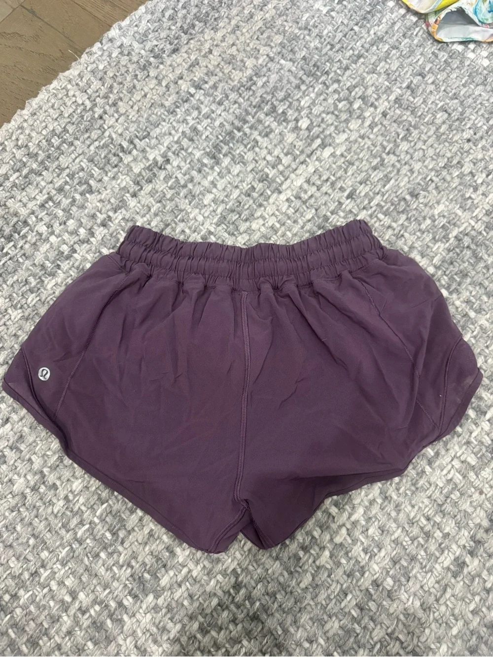 Lululemon Hotty Hot LR 2.5” Shorts